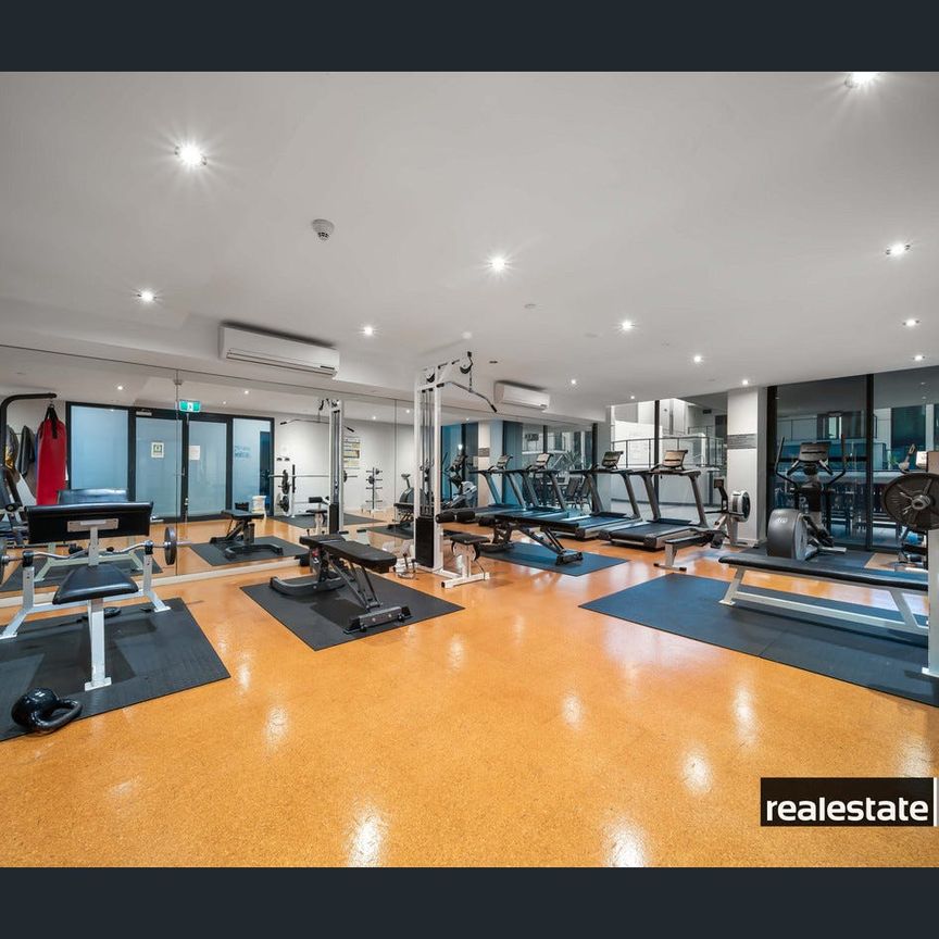 SPACIOUS PODIUM APARTMENT WITH VIEWS! - Photo 1