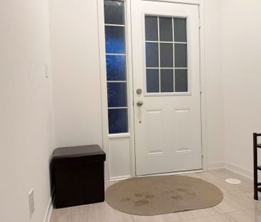 For Lease - 314 Clay Stones Street, Newmarket, Ontario - Photo 6