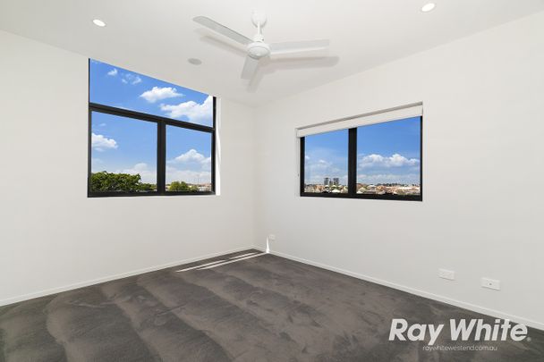Luxury Living with City Views - Photo 1