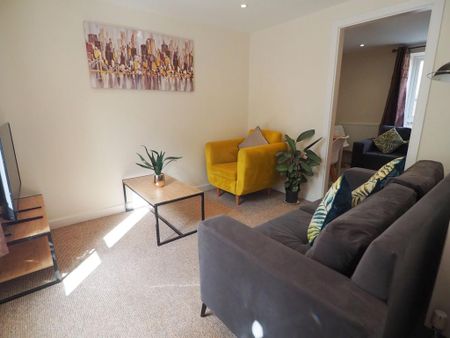 3 bedroom end of terrace house to rent - Photo 3