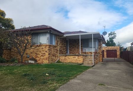 SOUTH TAMWORTH- 3 Bedroom Home - Photo 3