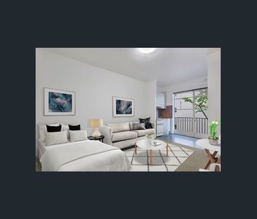 Light and Spacious Studio Apartment with Balcony - Photo 1