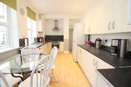 5 bedroom terraced house to rent - Photo 3