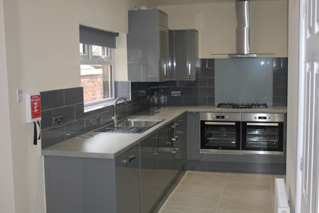 5 Bed End Terrace, Deramore Street, M14 - Photo 5