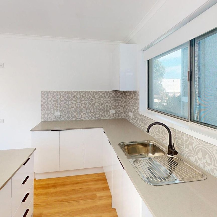 Newly Renovated 2-Bedroom Unit with Sunny Private Balcony - Photo 1