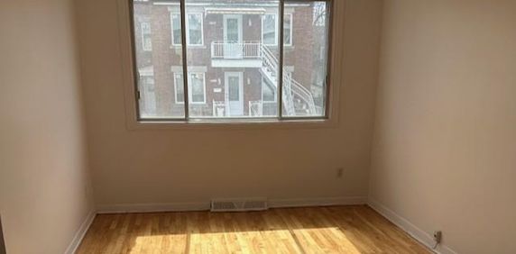 6 1/2 rez-de-chaussée, thermopompe - Photo 2