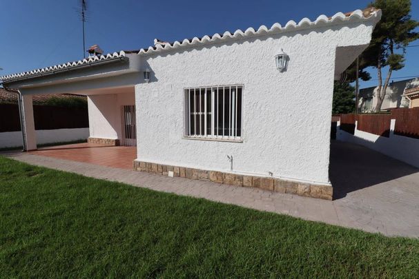 Luxury 4 room Detached House for rent in Rocafort, Valencia - Photo 1