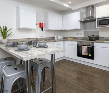 1 bedroom in a flat share to rent - Photo 5