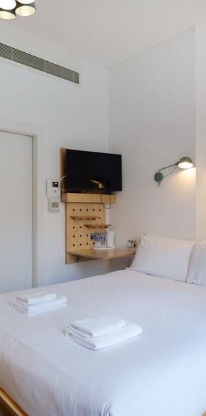 BILLS INCLUDED - Stylish and modern studio flat in Philbeach Gardens, London SW5 - Photo 1