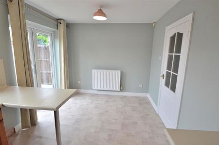 3 bedroom end of terrace house to rent - Photo 3