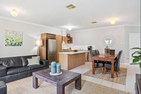 WELL PRESENTED THREE BEDROOM TOWNHOUSE - Photo 4