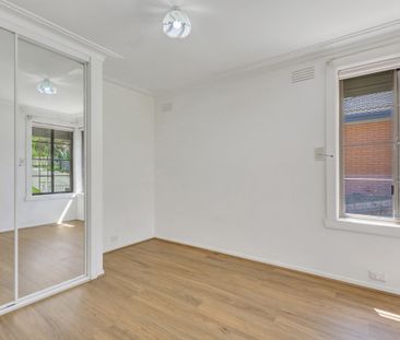 Comfortable Family Living with Beautiful Valley Views - Photo 2