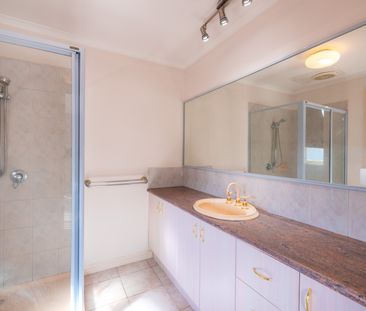 35 Knightsbridge Avenue, Nunawading VIC 3131 - House For Rent | Domain - Photo 6