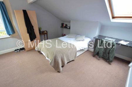 10 Bedroom Mid Terraced House for rent in Regent Park Avenue - Photo 4