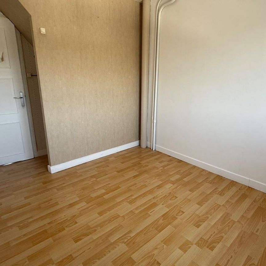 Appartement à proximité de la gare d'HAZEBROUCK Appartement de type T2 rénové - Une entrée ... - Photo 1