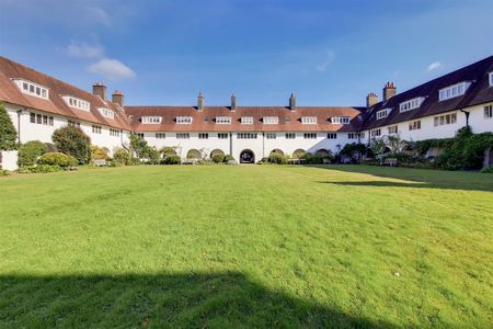Waterlow Court Heath Close, Hampstead Garden Suburb, NW11 - Photo 5