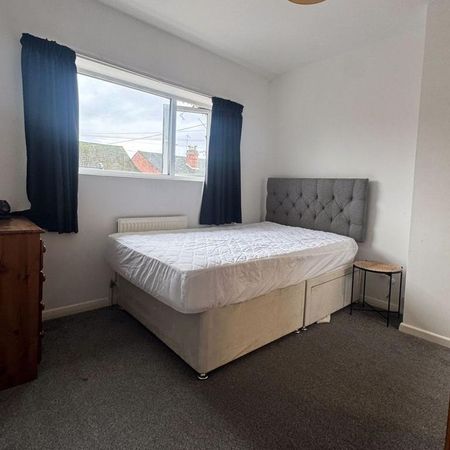 1 bedroom in a house share to rent - Photo 4