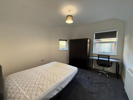 3 bedroom flat to rent - Photo 3
