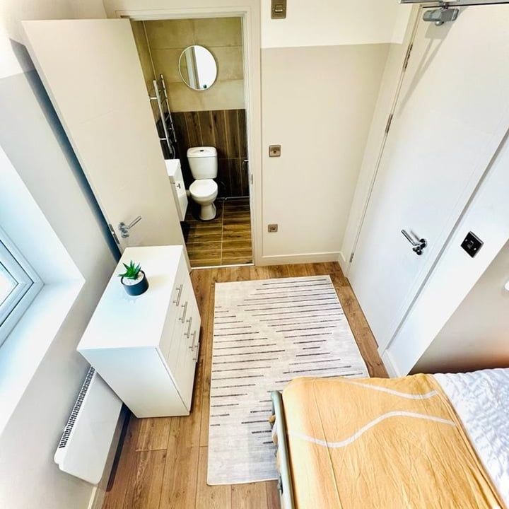 Room in a Shared House, London, SW20 - Photo 1