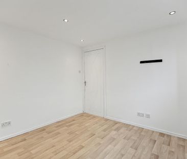 2 bedroom ground floor flat to rent - Photo 4