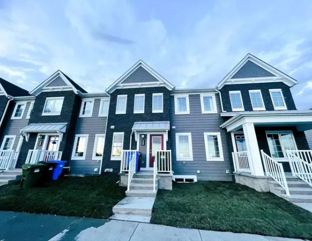 Stunning 3BR/2.5BA New Build Townhouse in Yorkville | 208 Yorkville Park Southwest, Calgary - Photo 1