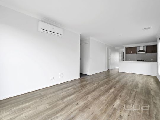 ROCKBANK GEM MOVE IN READY 3 BEDROOM FAMILY HOME - Photo 1