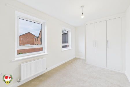 Laurie Close, Yate, Bristol - Photo 4