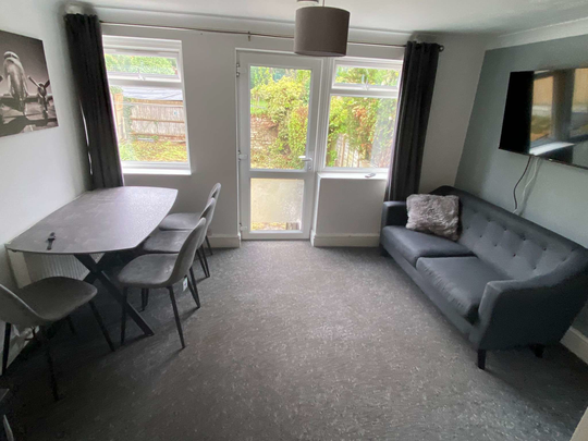 Calvin Road Room 1 - Photo 1