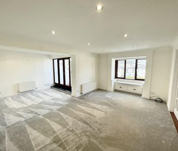 2 bedroom penthouse to rent - Photo 4