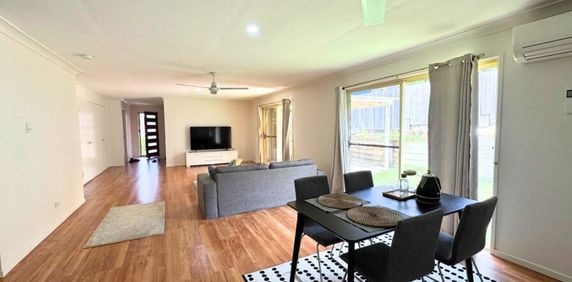 Great Size, Great Location 3 Bedrooms house with Mansfield State High and Wishart Primary School catchments - Photo 2