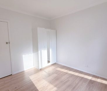 Family Home with Multiple Living Areas and Year-Round Comfort - Photo 5