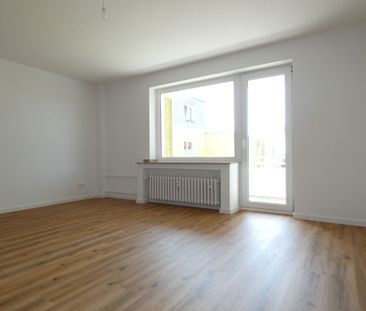 *** Attraktive 3-Zi.-Whg. mit Balkon! Erstbezug nach Sanierung! *** - Photo 1