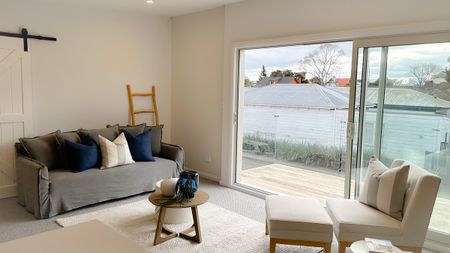 Central Top Tier living - Photo 3