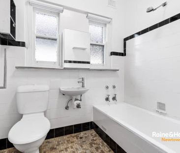 “Updated three bedroom brick home” - Photo 4