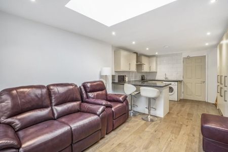 5 bedroom terraced house to rent - Photo 2