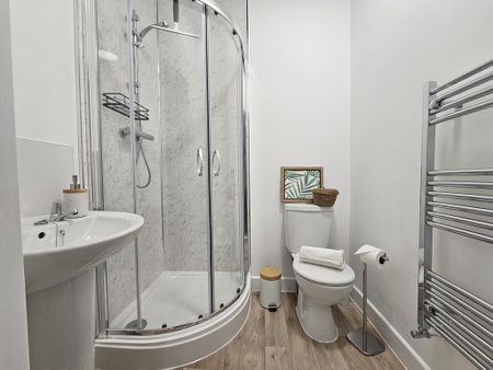 1 bedroom in a house share to rent - Photo 5