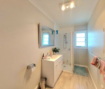 Two Bedroom Home with Stunning Water Views - Otumoetai - Photo 6