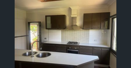 CHARACTER COTTAGE - Photo 3