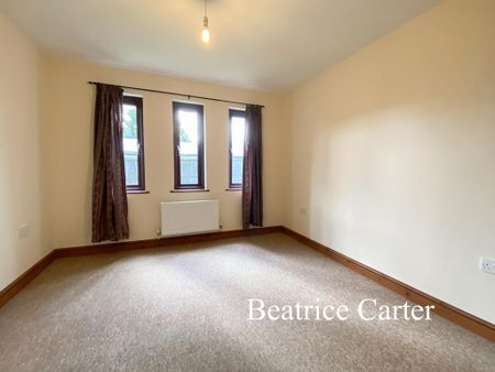 4 bedroom detached house to rent - Photo 3