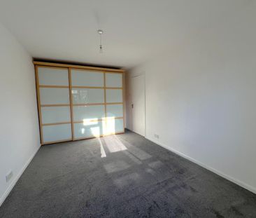 3 bedroom flat to rent - Photo 4