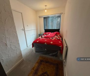 1 bedroom in a house share to rent - Photo 4