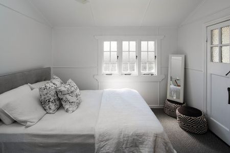 Charming Ascot Home - Photo 5