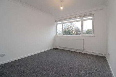 4 bedroom semi-detached house to rent - Photo 5