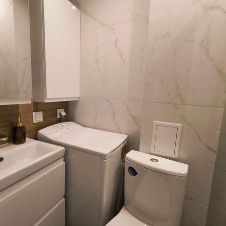 Kawalerka w ścisłym centrum - Photo 4