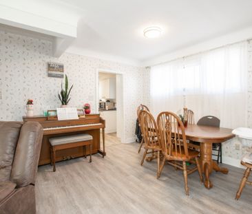 3 Winston Rd, St. Catharines - 3 Bedroom Main Unit - Photo 4
