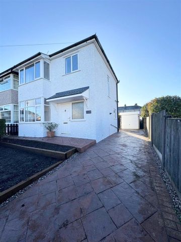 3 bed semi-detached house to rent in Thornton Road, Burnley, BB10 - Photo 5