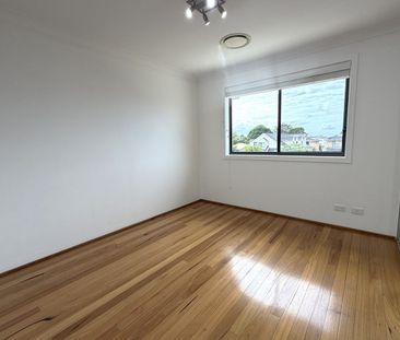 ELEGANT FAMILY DUPLEX OFFERING SPAC, STYLE AND MODERN COMFORT - Photo 5