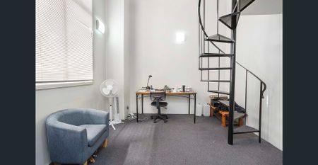 Loft Apartment in Prime University District Location - Photo 2