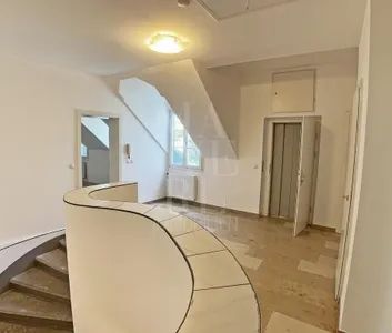 Ruhige Dachgeschosswohnung mit Klima - hinterm Rathaus - Photo 3