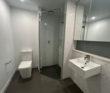 Modern3 bedroom, 2 bedrooms apartments available - Photo 6
